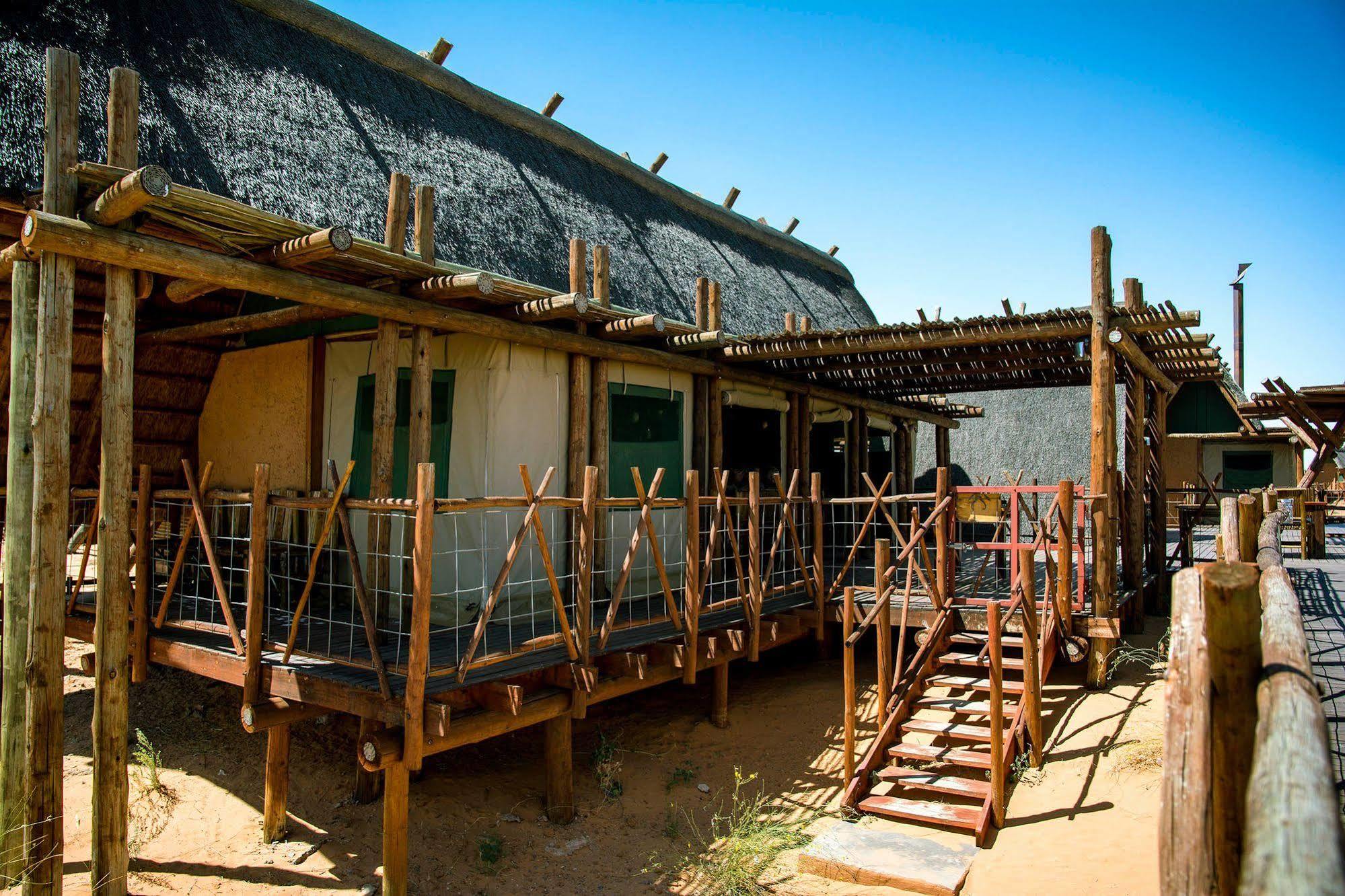 Xaus Lodge Twee Rivieren Exterior foto
